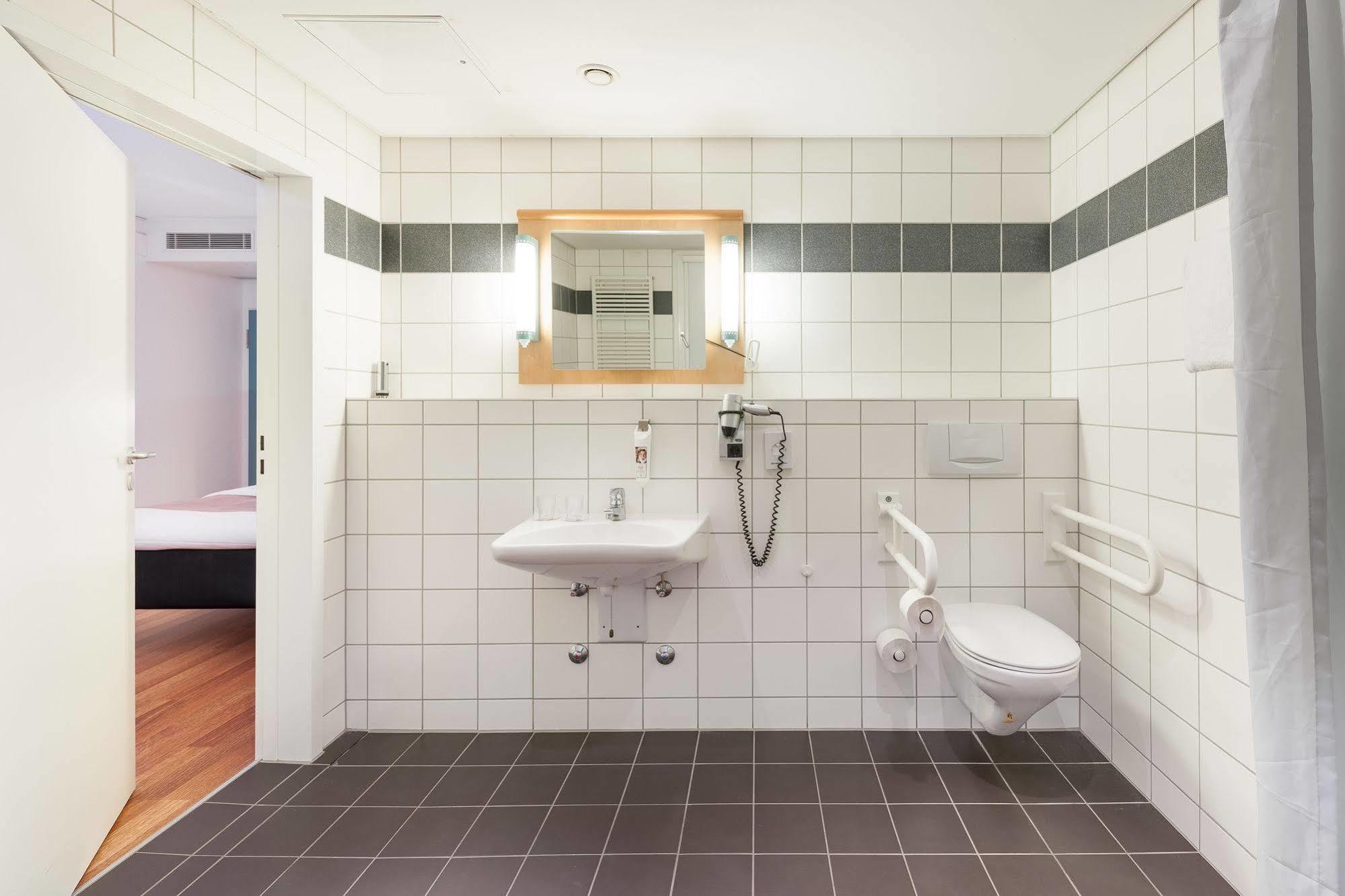 Ibis Hotel 3*